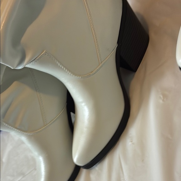 Cream Heeled Boots with Western Flair - Picture 2 of 8